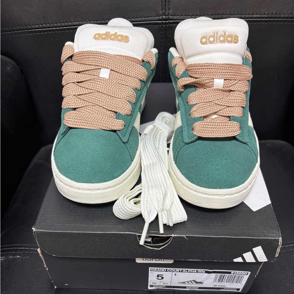 adidas Women’s Green Suede Sneakers with Cream Stripes & Tan Laces - Size 5 NIB - Picture 2 of 5